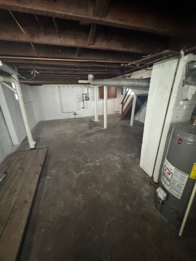 Building Photo - Well-Maintained 3-Bedroom Single-Family Home – $1,450 Rent | Cleveland