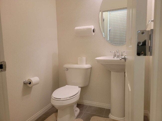 Building Photo - 4 bedroom home with a fully self  contained casita with a 3 car garage