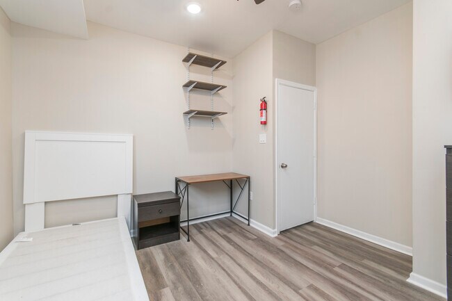 Building Photo - 917 W Duncannon Ave