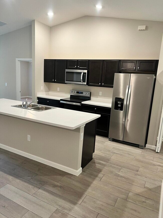 Building Photo - 5951 NW Baynard Dr