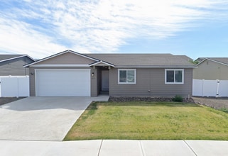 Building Photo - **New Construction** FOUR Bedroom House for Rent in Eastmont School District!