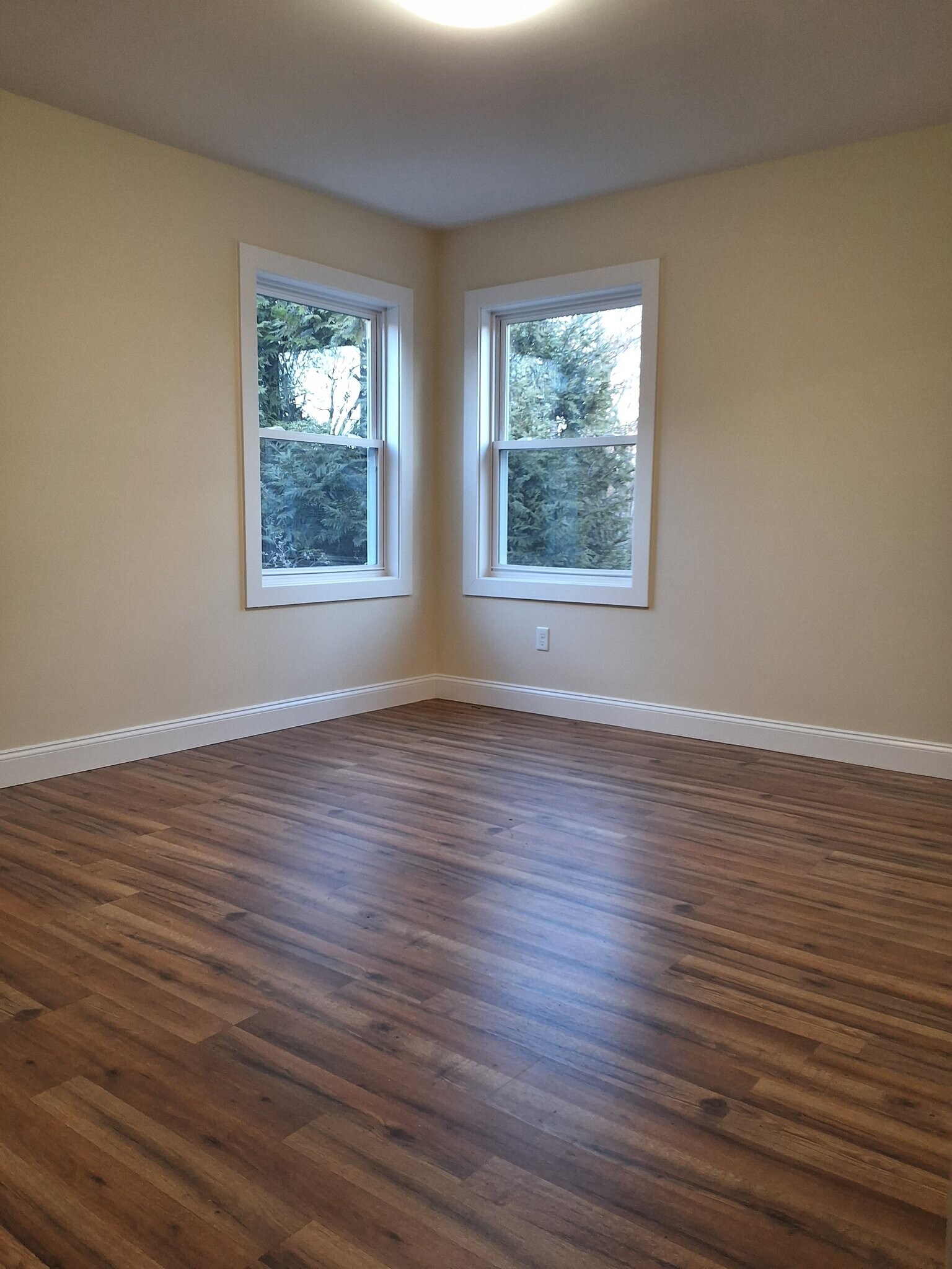 Building Photo - 255 Cassville Rd