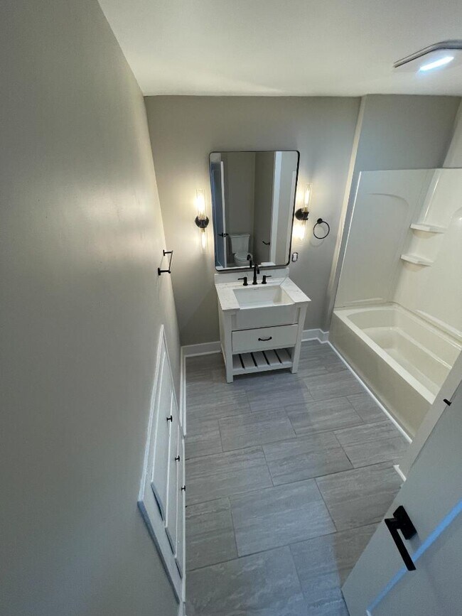 Building Photo - 438 Wales Rd NE