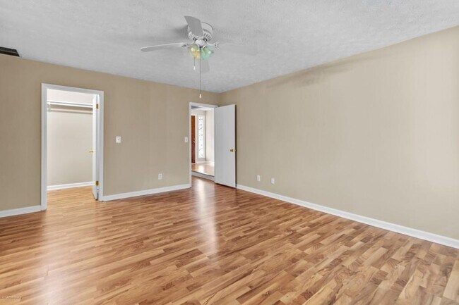 Building Photo - 625 Oxford Hall Dr SW