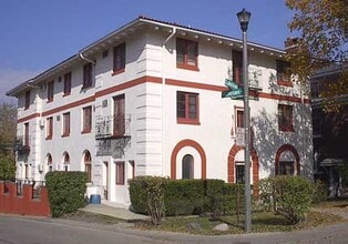 Building Photo - 237 W Lakelawn Pl