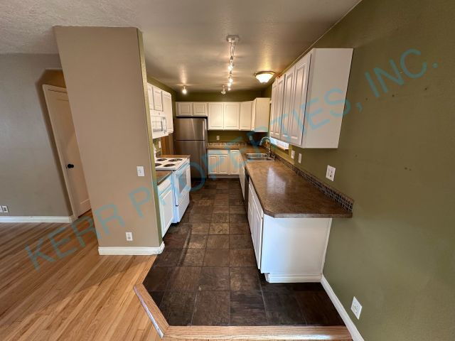 Building Photo - FREE RENT! Charming 3-Bedroom Haven with 2 Baths in Gresham – 1308 Sq. Ft. of Comfort!