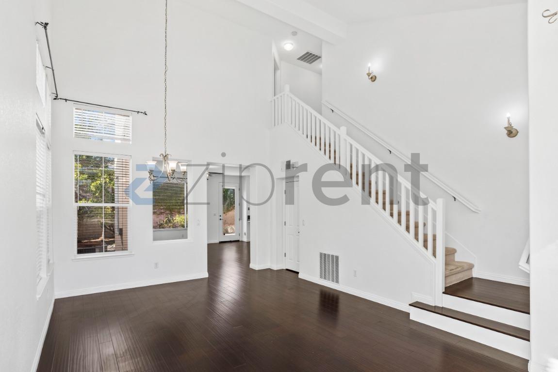 Building Photo - Unit