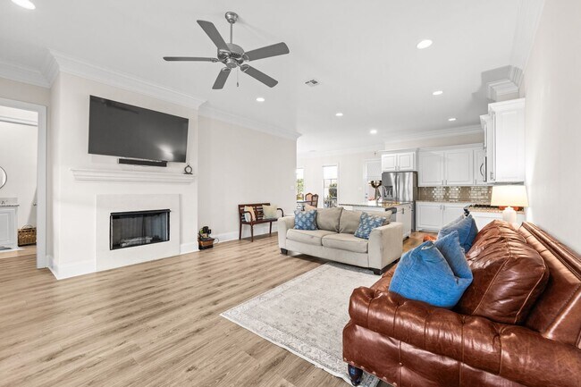 Building Photo - Luxury Living in The Woodlands - COMING SO...