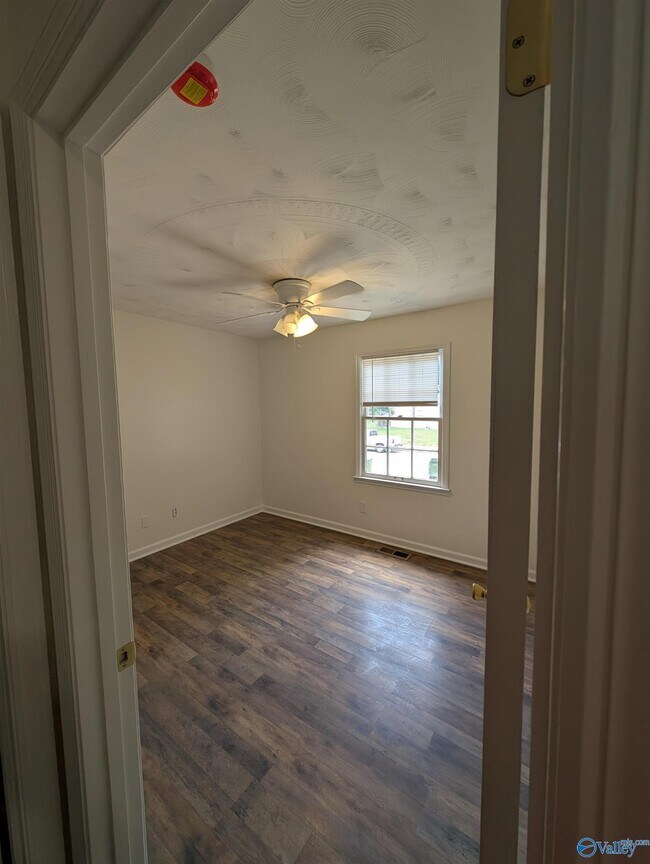 Building Photo - 1060 Sandy Springs Rd NW