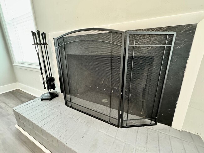 Building Photo - Updated & Ready For You On 12-05-25! A Pet-Friendly Home w/Attached Garage, All Appliances Convey...