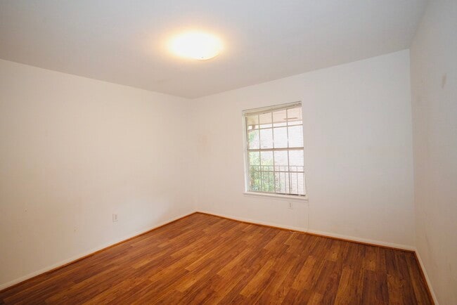 Building Photo - 7600 Burgoyne Rd