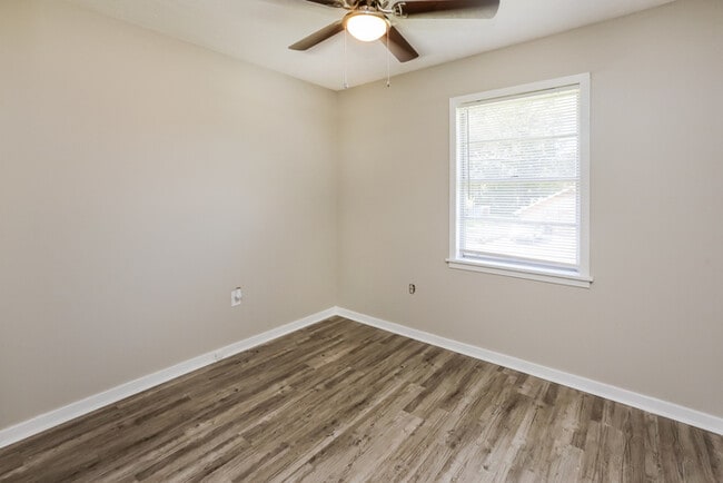 Building Photo - 9208 Marilyn Dr