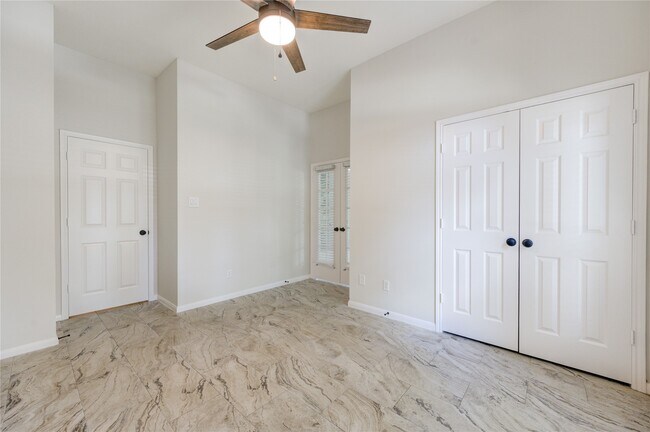 Building Photo - 15831 Laurel Cove