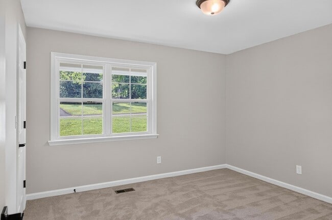 Building Photo - 9512 Heathwood Dr