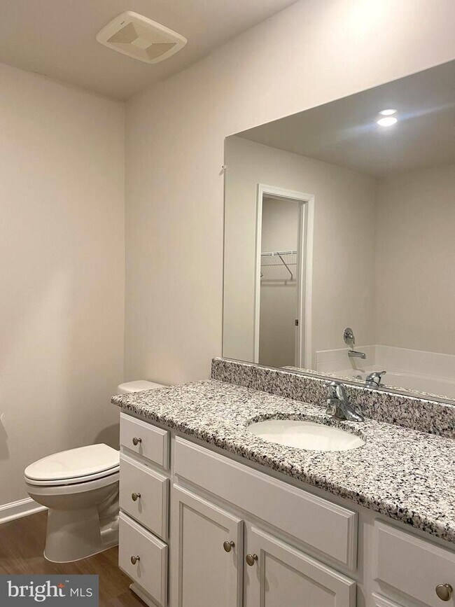 Building Photo - 94 Paddington St