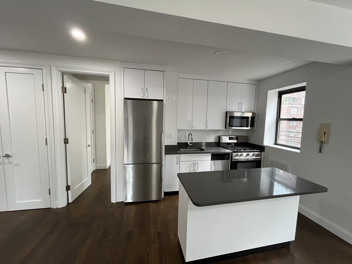 Building Photo - 20 Beekman Pl