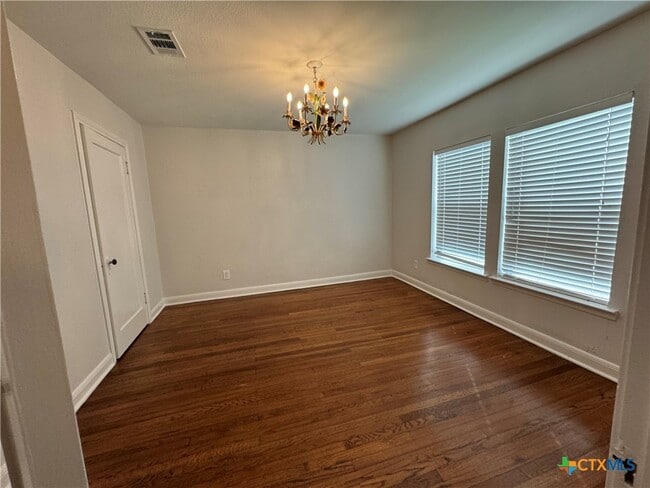 Building Photo - 397 W Edgewater Terrace