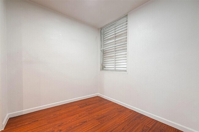 Building Photo - 2601 Marilee Ln