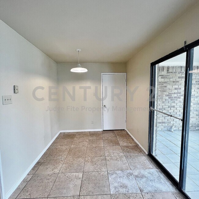 Building Photo - Charming 3/2/2 Nestled on Corner Cul-de-sac Lot in S. Grand Prairie For Rent!