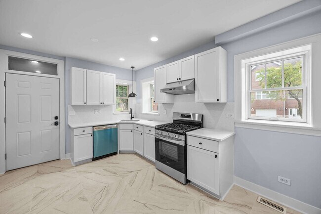 Building Photo - 1101 S Oak Park Ave