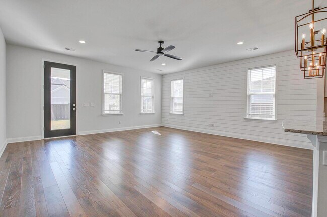 Building Photo - 612 Heartwood Ln