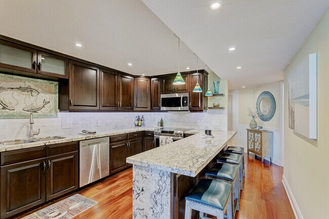 Building Photo - 5420 N Ocean Dr
