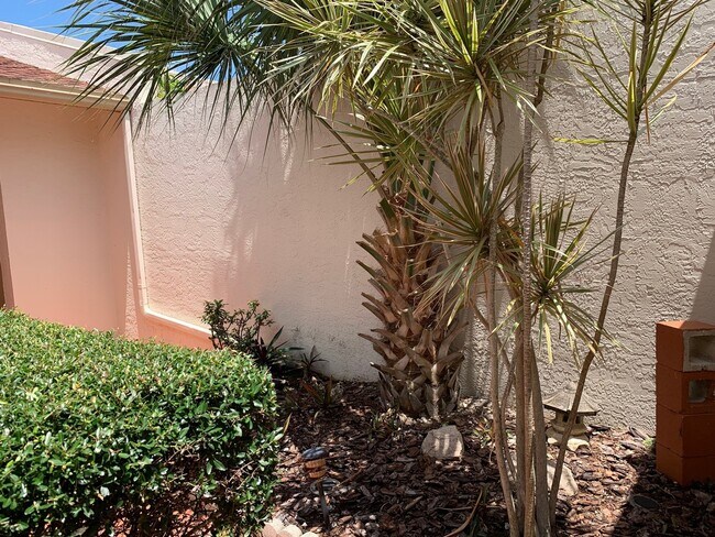 Building Photo - 418 Hawthorne Ct