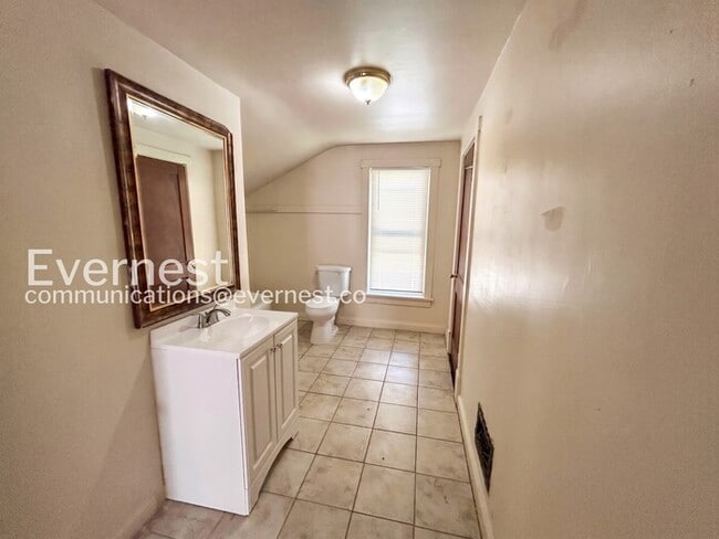 Building Photo - 3 Bed, 2 Bath Home with Off-Street Parking / Vouchers Accepted /Move-In Bonus: Move in this July ...