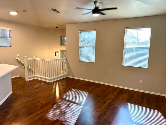 Building Photo - Completely adorable Gardens Community in G...