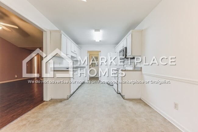 Building Photo - 1700 Crabtree Cir