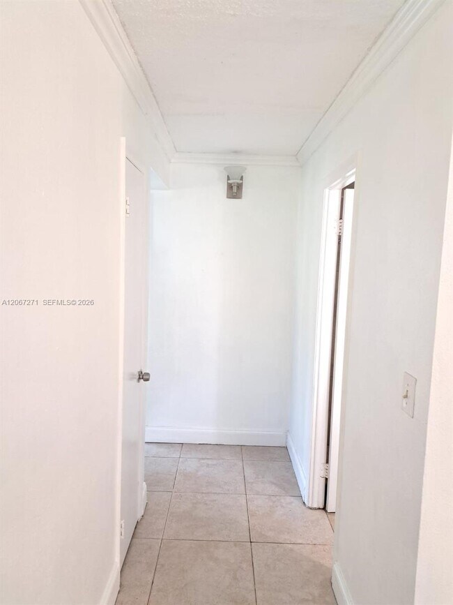 Building Photo - 14840 Naranja Lakes Blvd