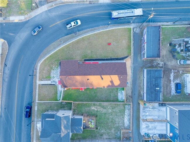 Building Photo - 209 Poe St