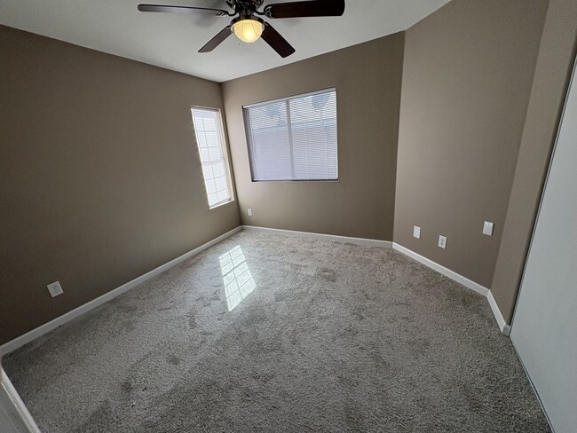 Building Photo - Great eastside location four bedrooms