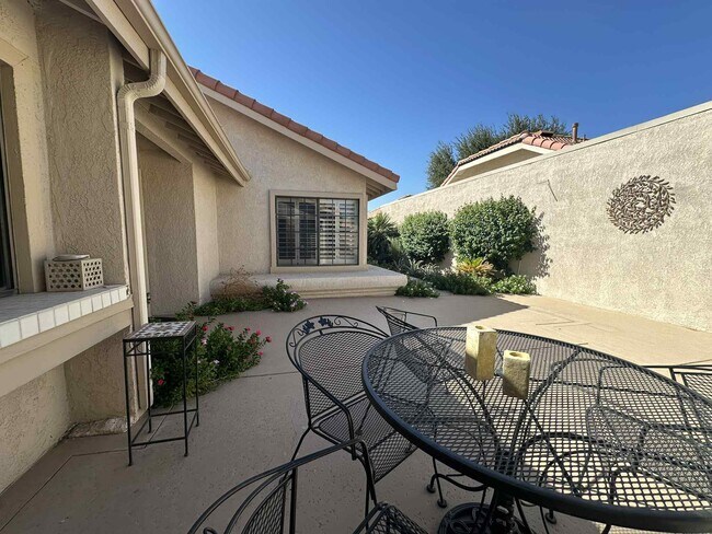 Building Photo - 4 Hermosillo Ln