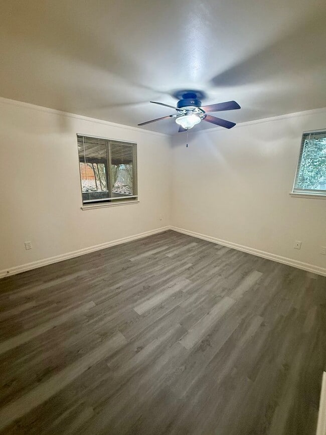 Building Photo - Beautifully Updated 3-Bed, 2-Bath Home – 2,088 Sq Ft with 2-Car Garage