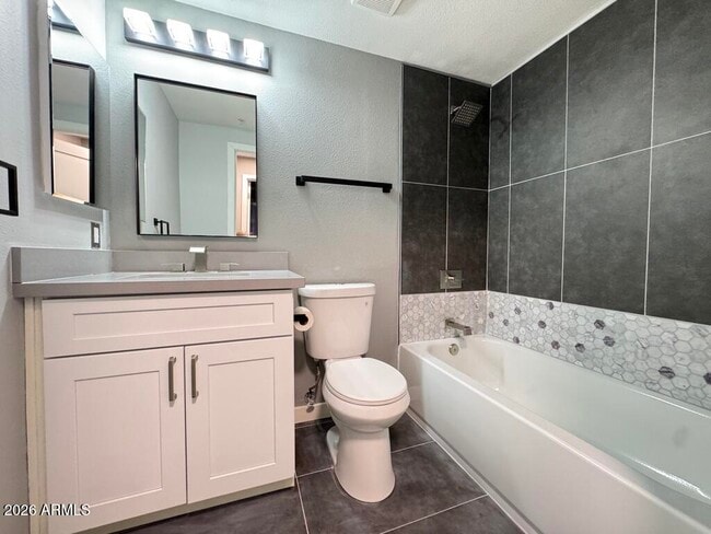 Building Photo - 1701 E Colter St