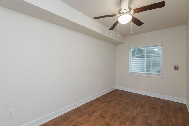 Building Photo - 1405 N Sydenham St