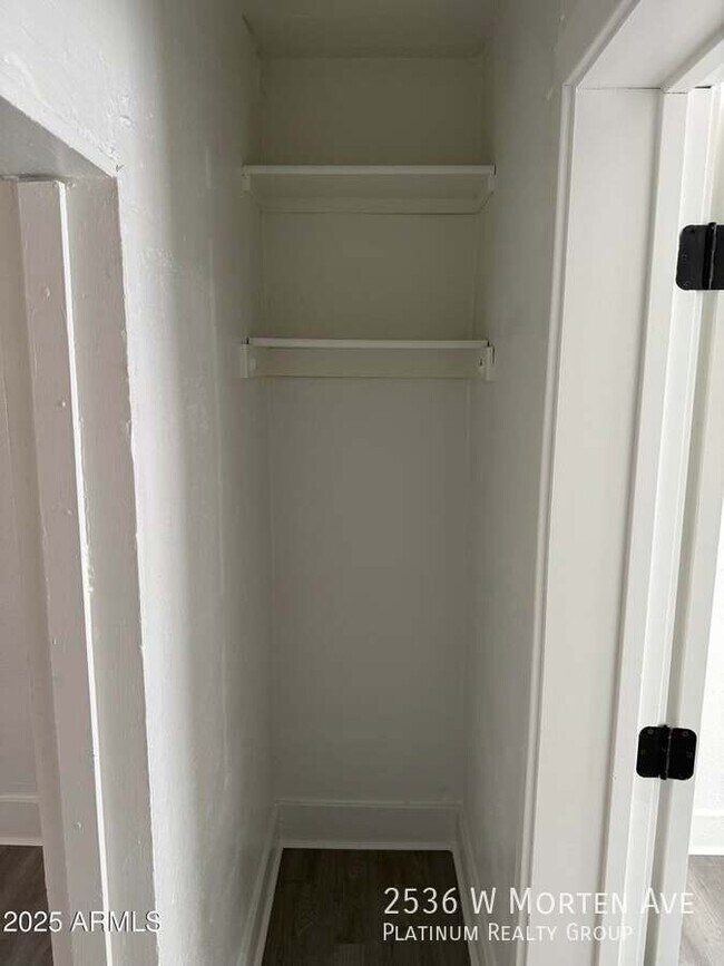 Building Photo - 2536 W Morten Ave