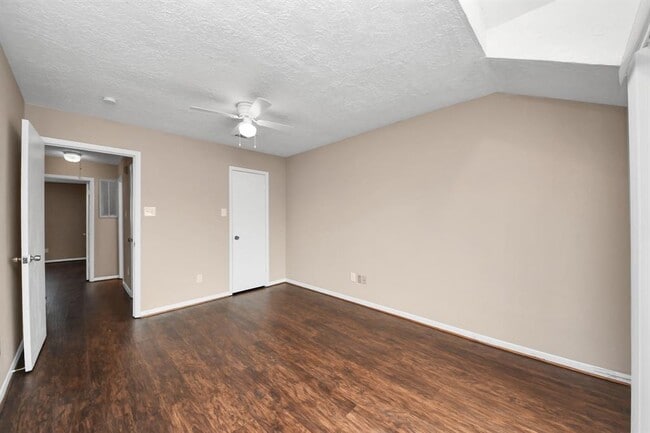 Building Photo - 3009 Beecave Dr