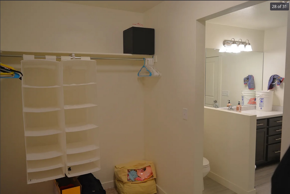 Building Photo - 9337 N Tampa Dr