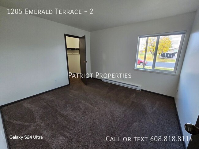 Building Photo - 2 bedroom/ 1 bath apartment in Sun Prairie...