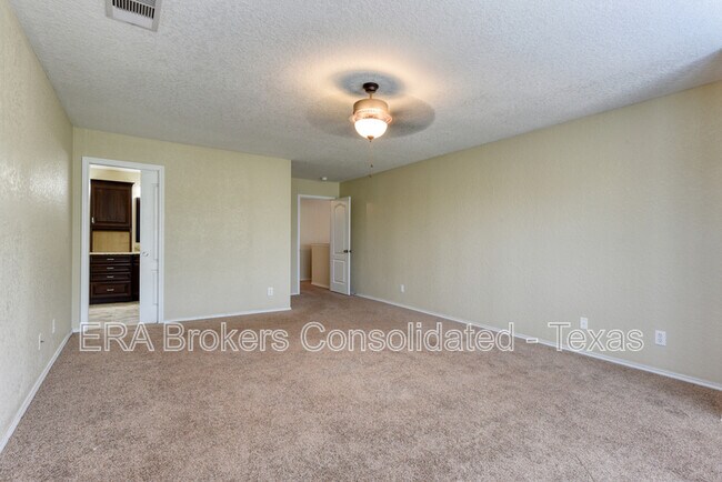 Building Photo - 16734 Basin Oak