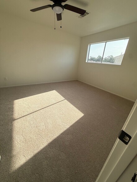 Building Photo - 1118 Sunmeadow Dr