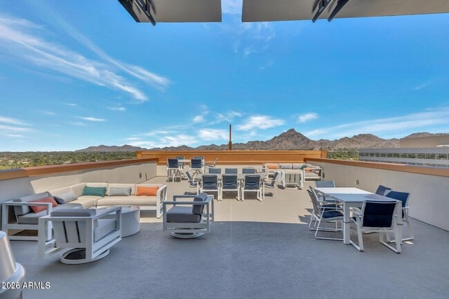 Building Photo - 2211 E Camelback Rd
