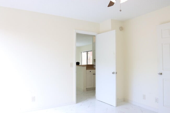 Building Photo - 20 Crossings Cir