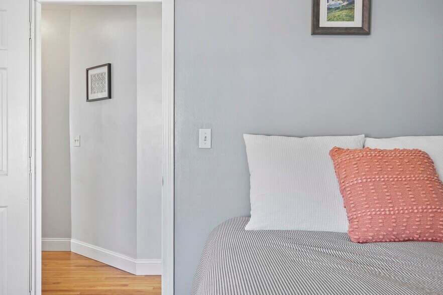 Building Photo - 372 Broadway