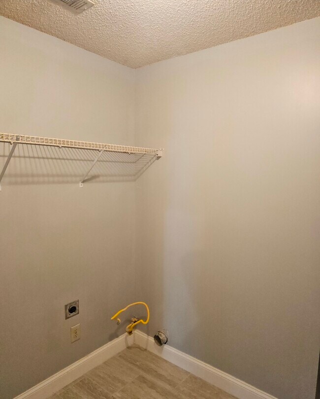 Building Photo - 6633 Biscayne