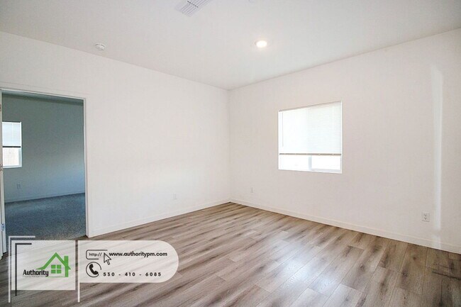 Building Photo - 3010 Silverstone Dr