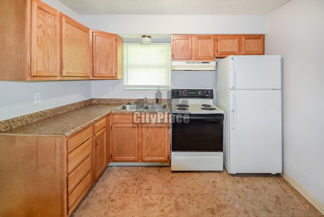 Building Photo - 2404 N Lesley Ave