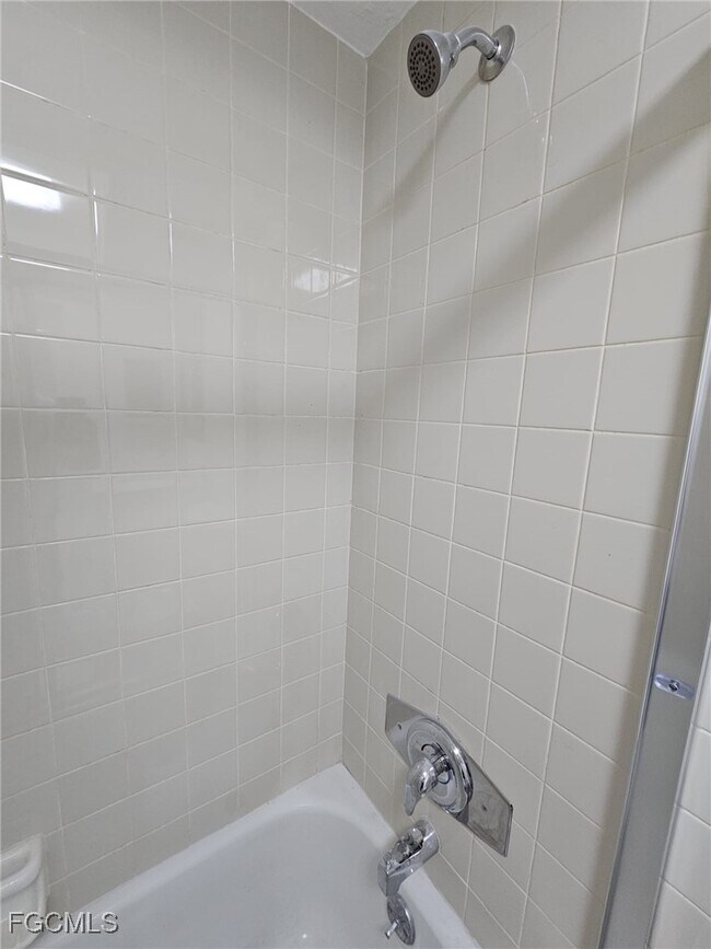 Building Photo - 521 SW 47th Terrace